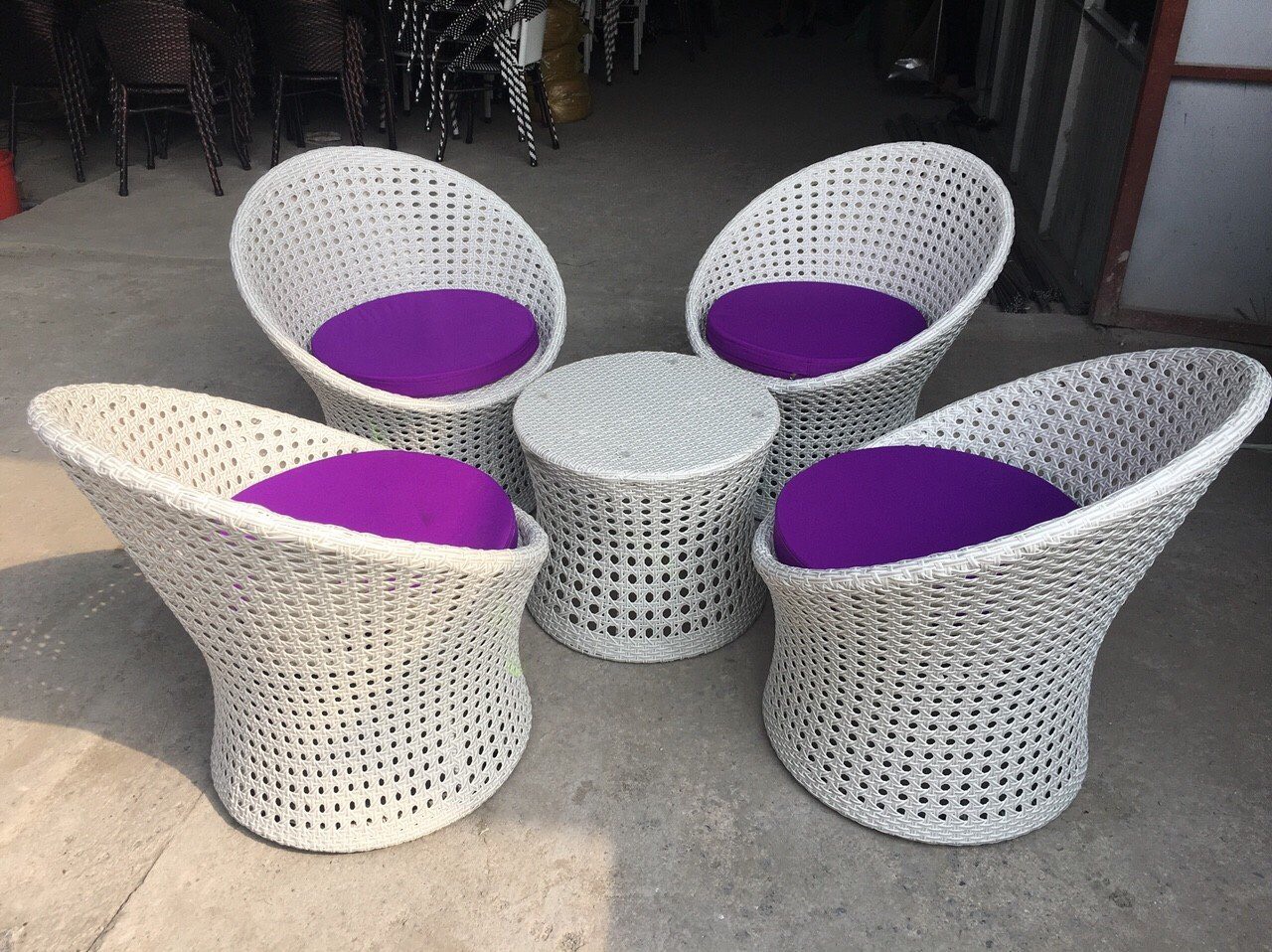 BÀN GHẾ NHỰA GIẢ MÂY 05