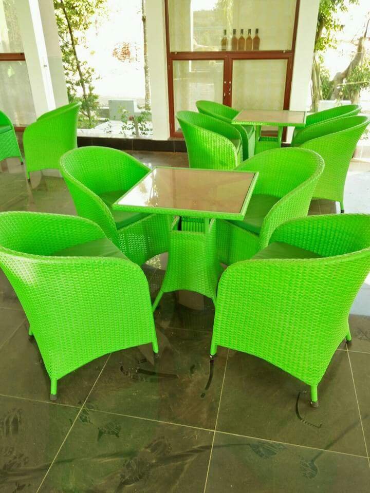 BÀN GHẾ NHỰA GIẢ MÂY 02