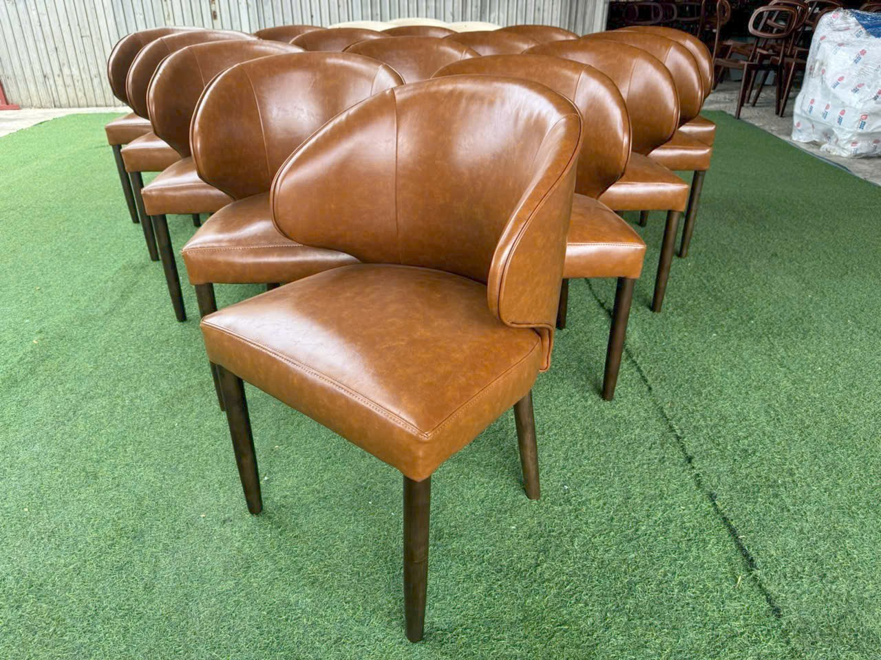 ghế gỗ nhà hàng khách sạn