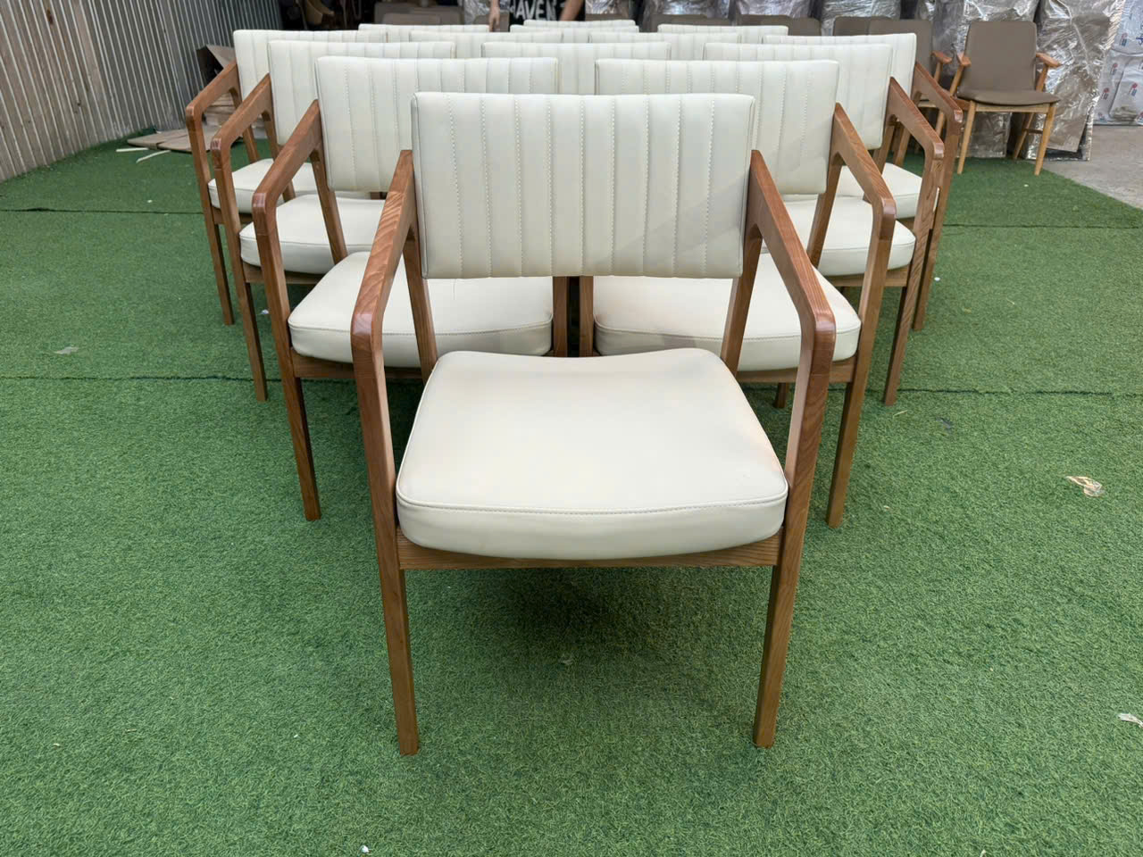 Ghế Cafe Gỗ Bọc Đệm 02