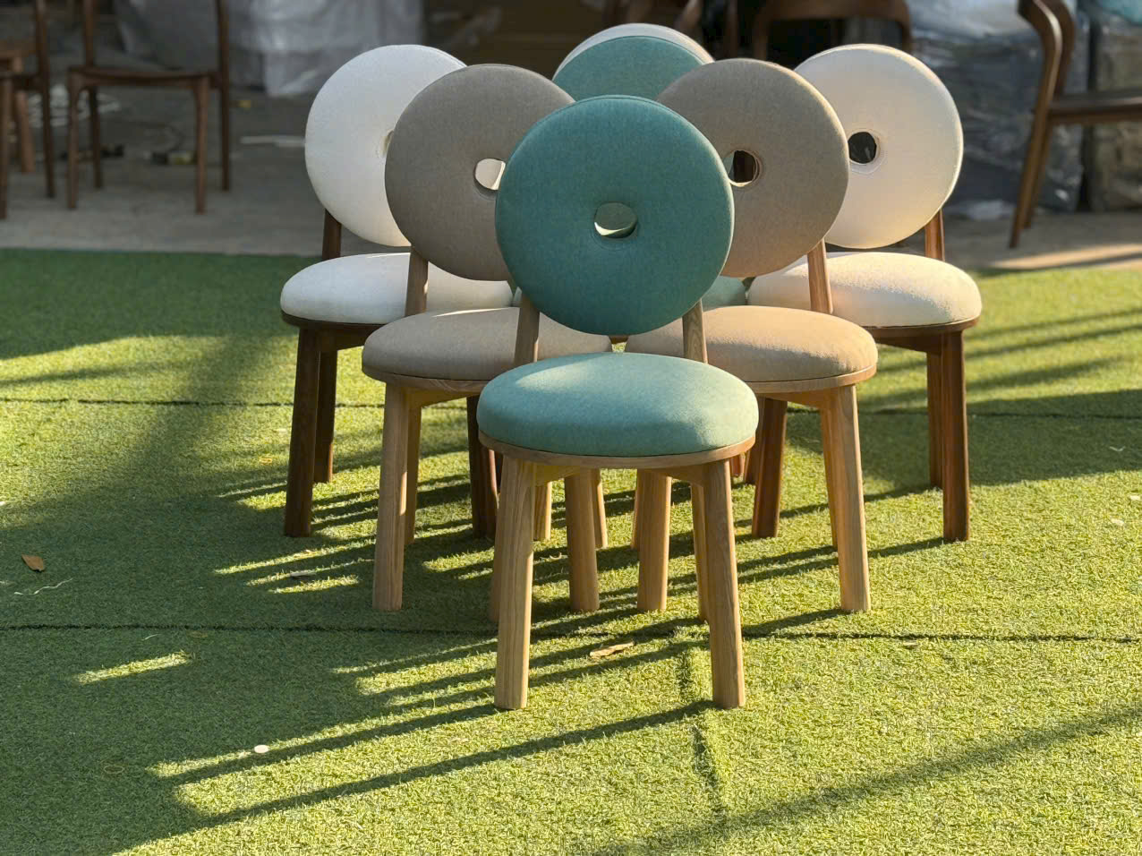 ghế gỗ nhà hàng khách sạn