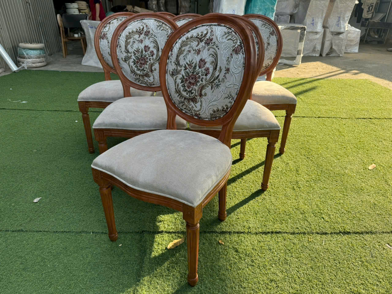 ghế gỗ nhà hàng khách sạn