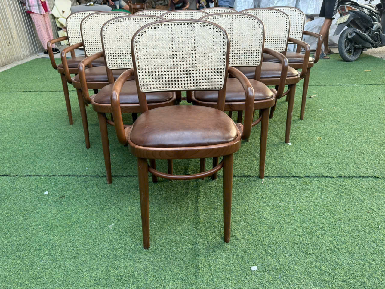 Ghế Gỗ Thonet 811 Có Tay