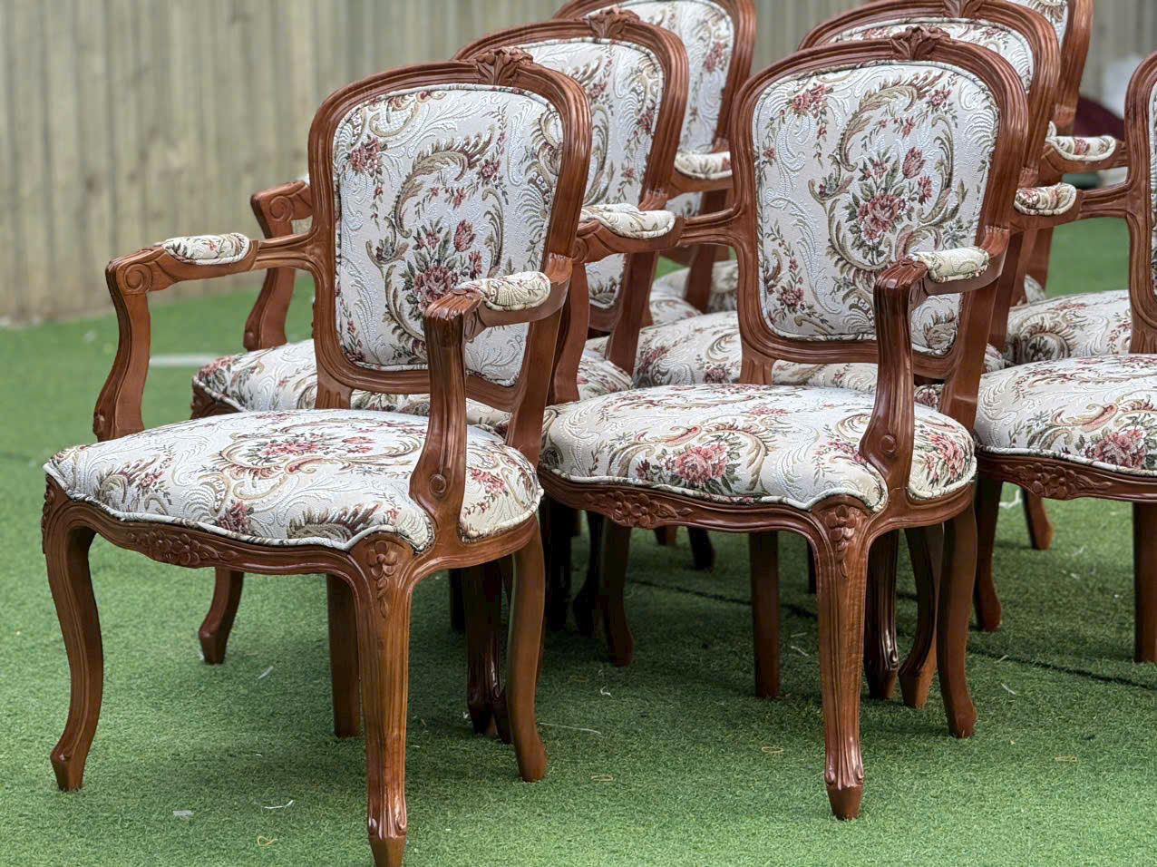 ghế gỗ khách sạn cao cấp