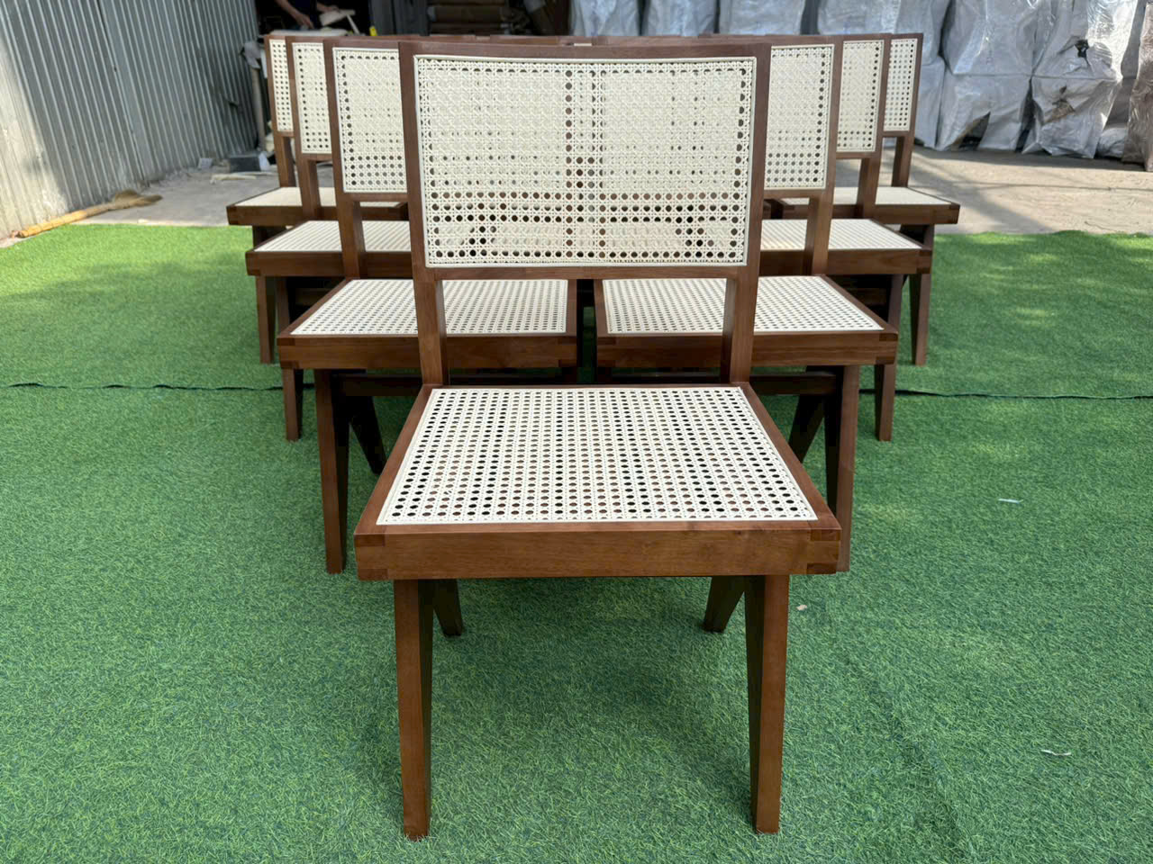 Ghế Cafe Gỗ Tựa Mây Nhựa