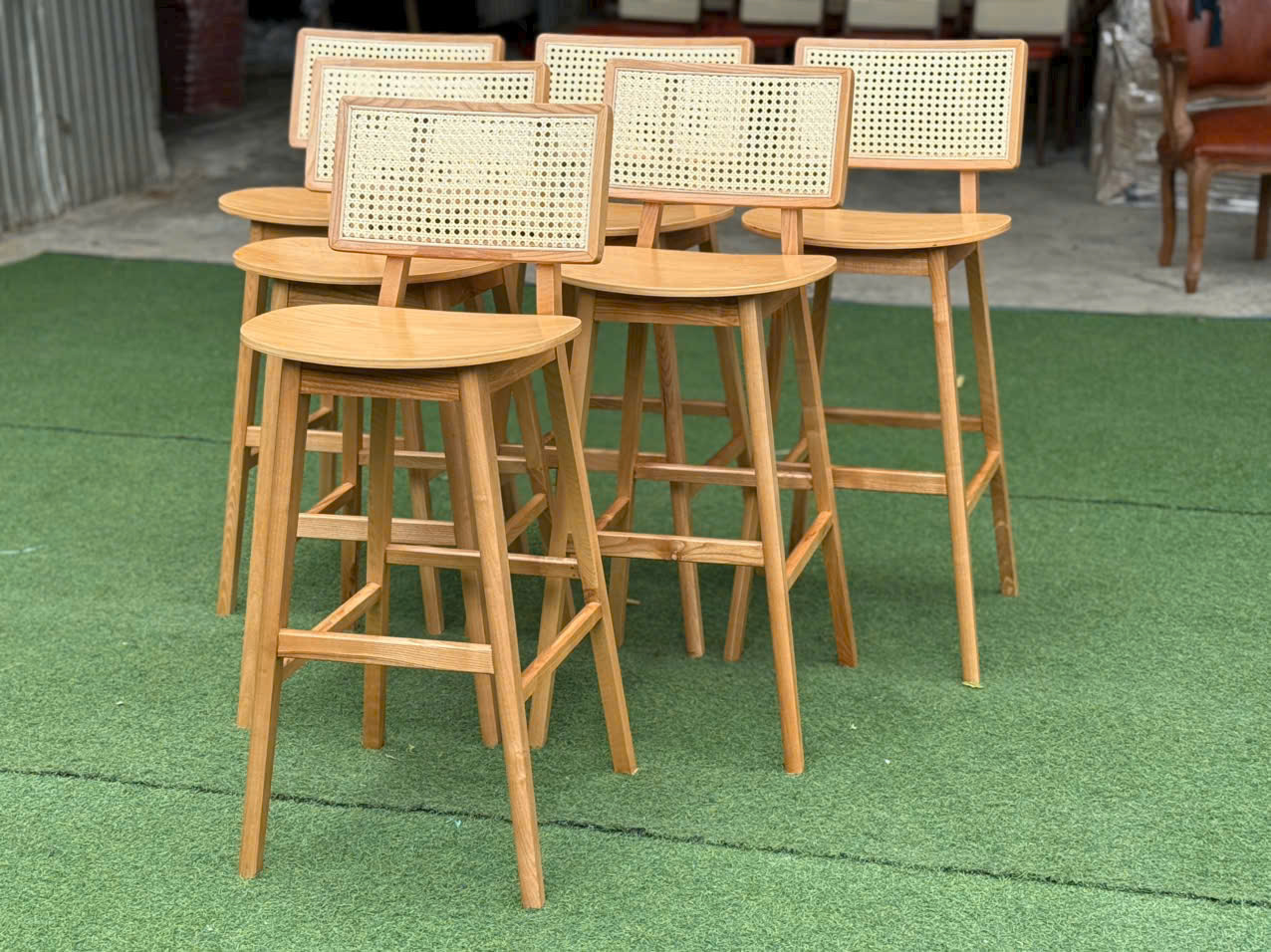 ghế quầy bar gỗ nhà hàng