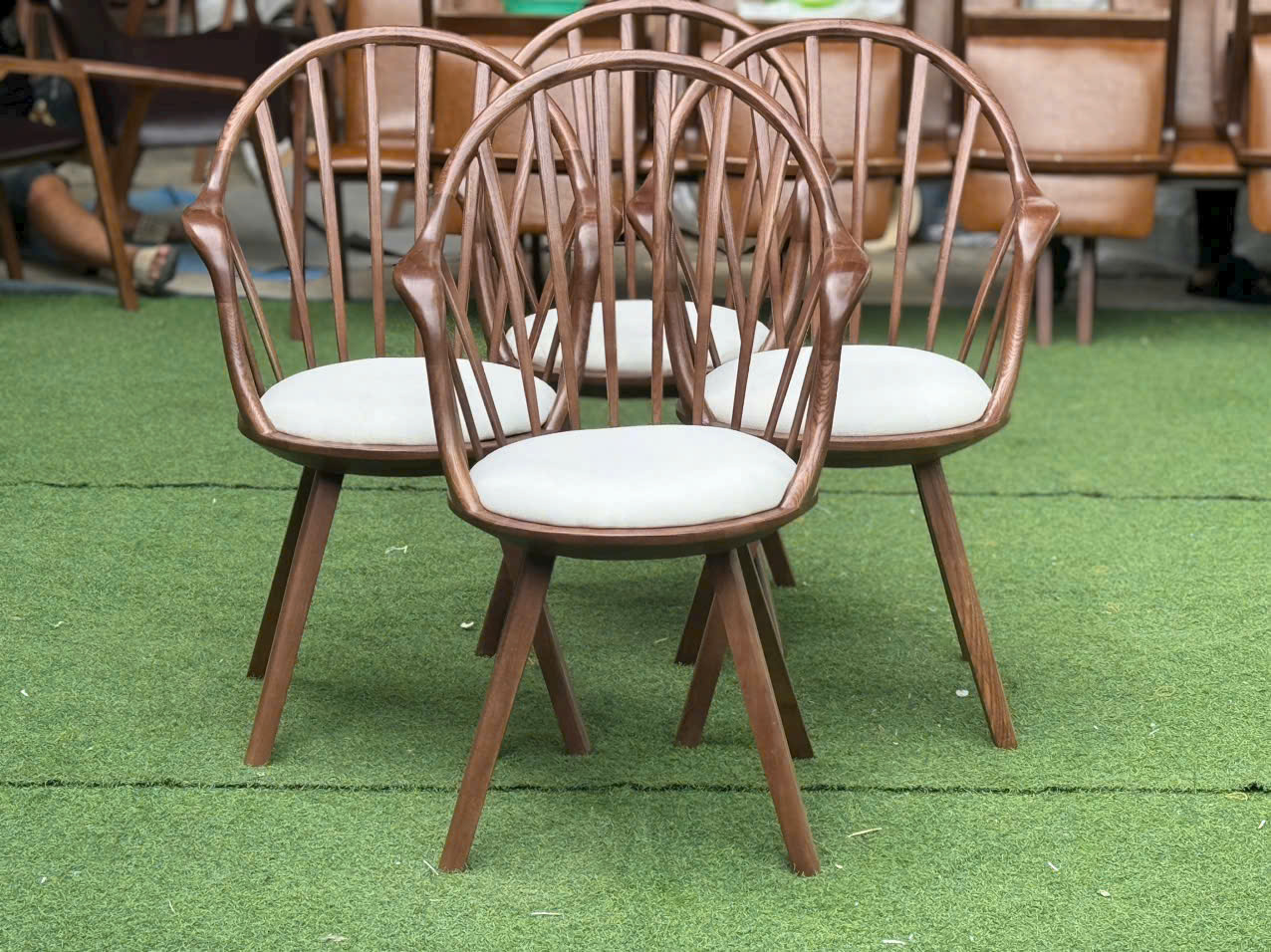 ghế gỗ nhà hàng khách sạn