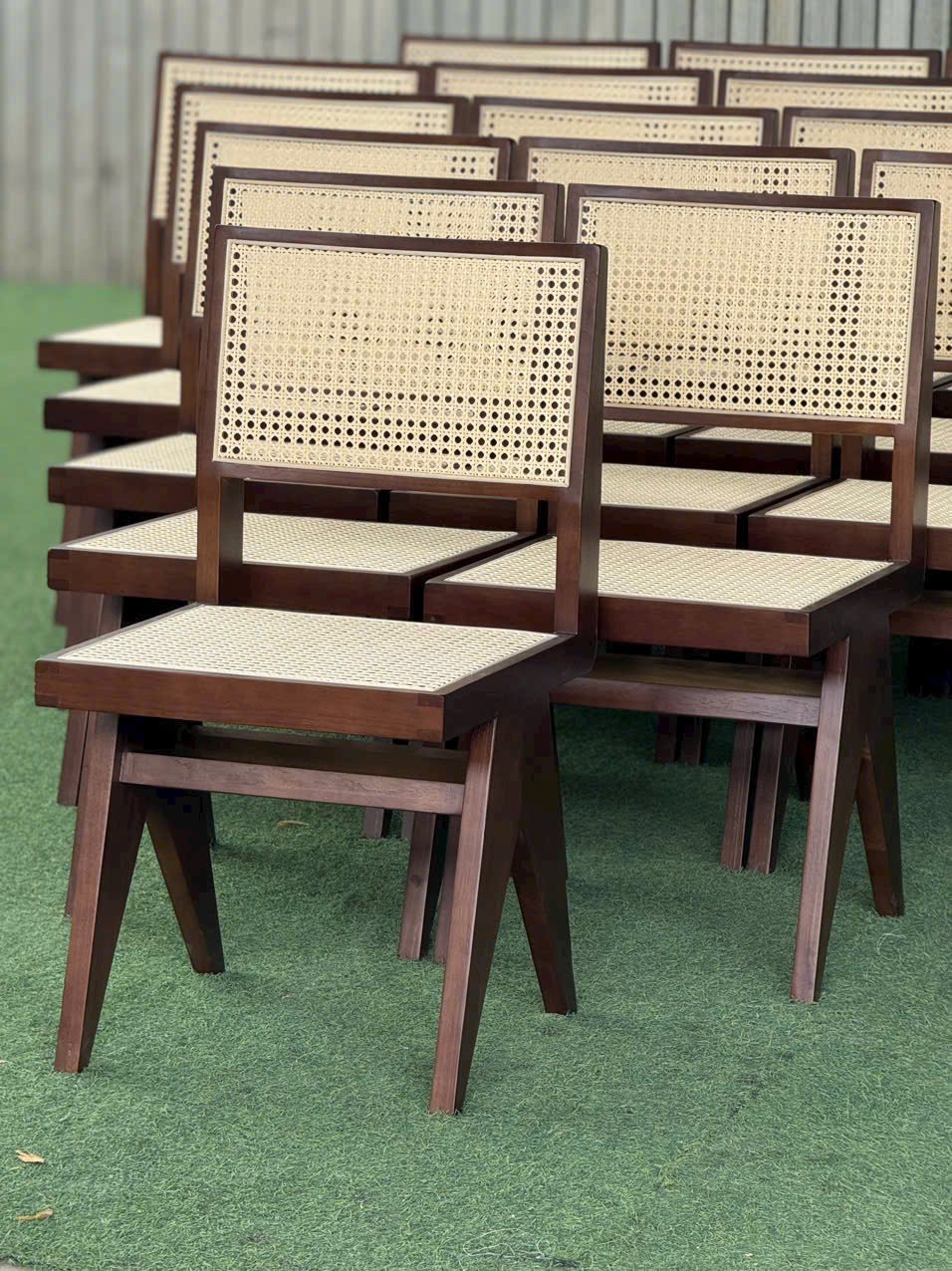 ghế gỗ lưng mây cao cấp