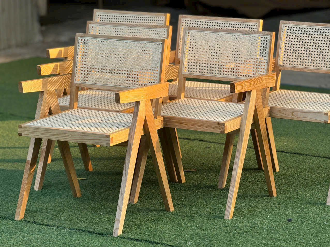 ghế gỗ nhà hàng khách sạn