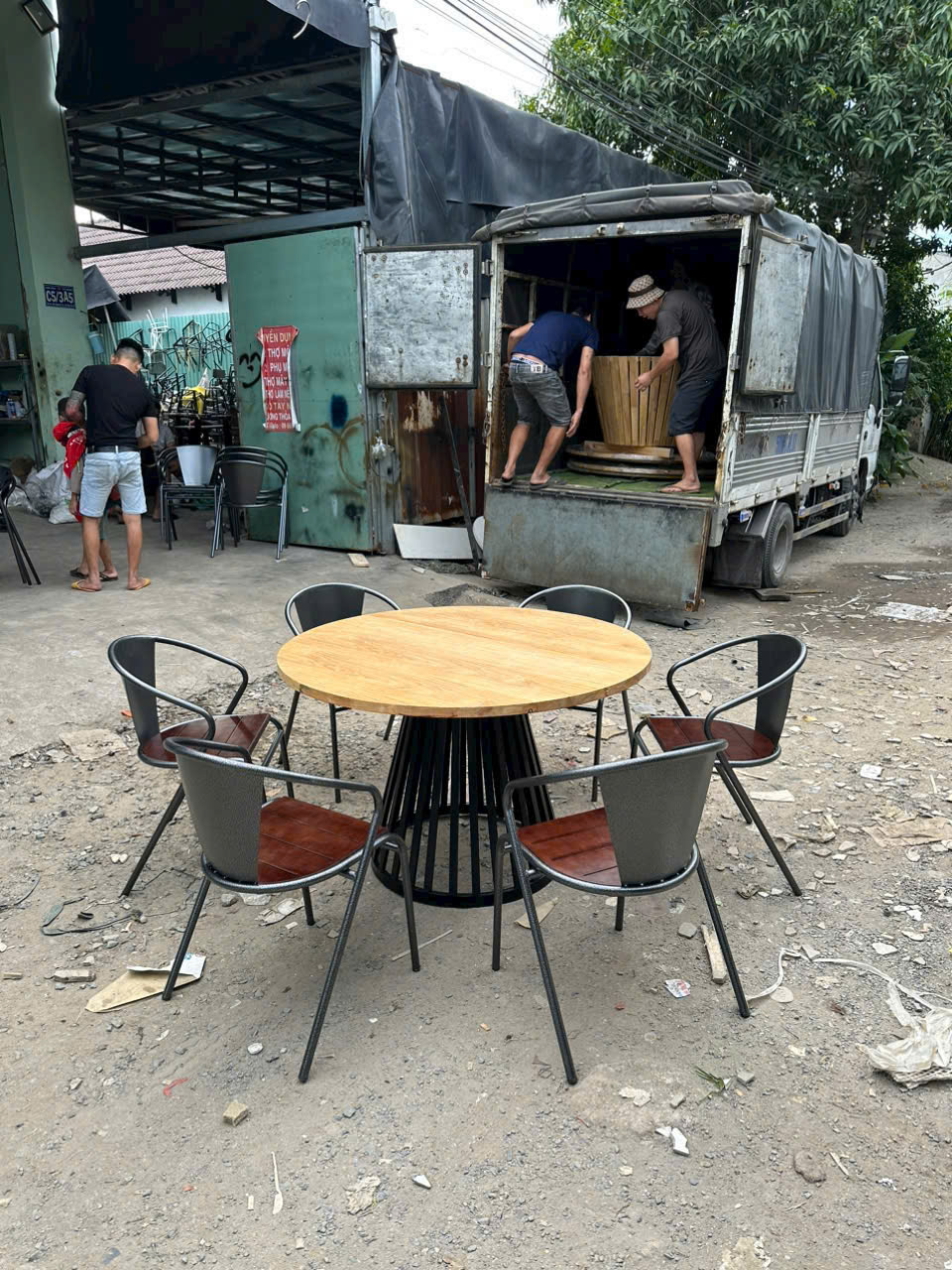 bàn ghế cafe ngoài trời