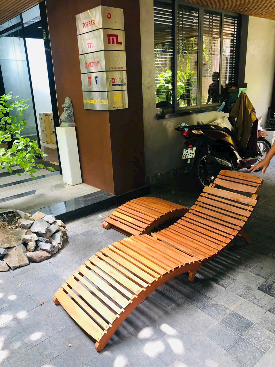 giường thư giãn hồ bơi gỗ