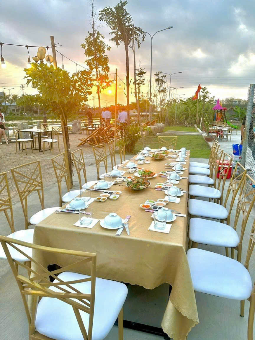 ghế quán ăn nhà hàng