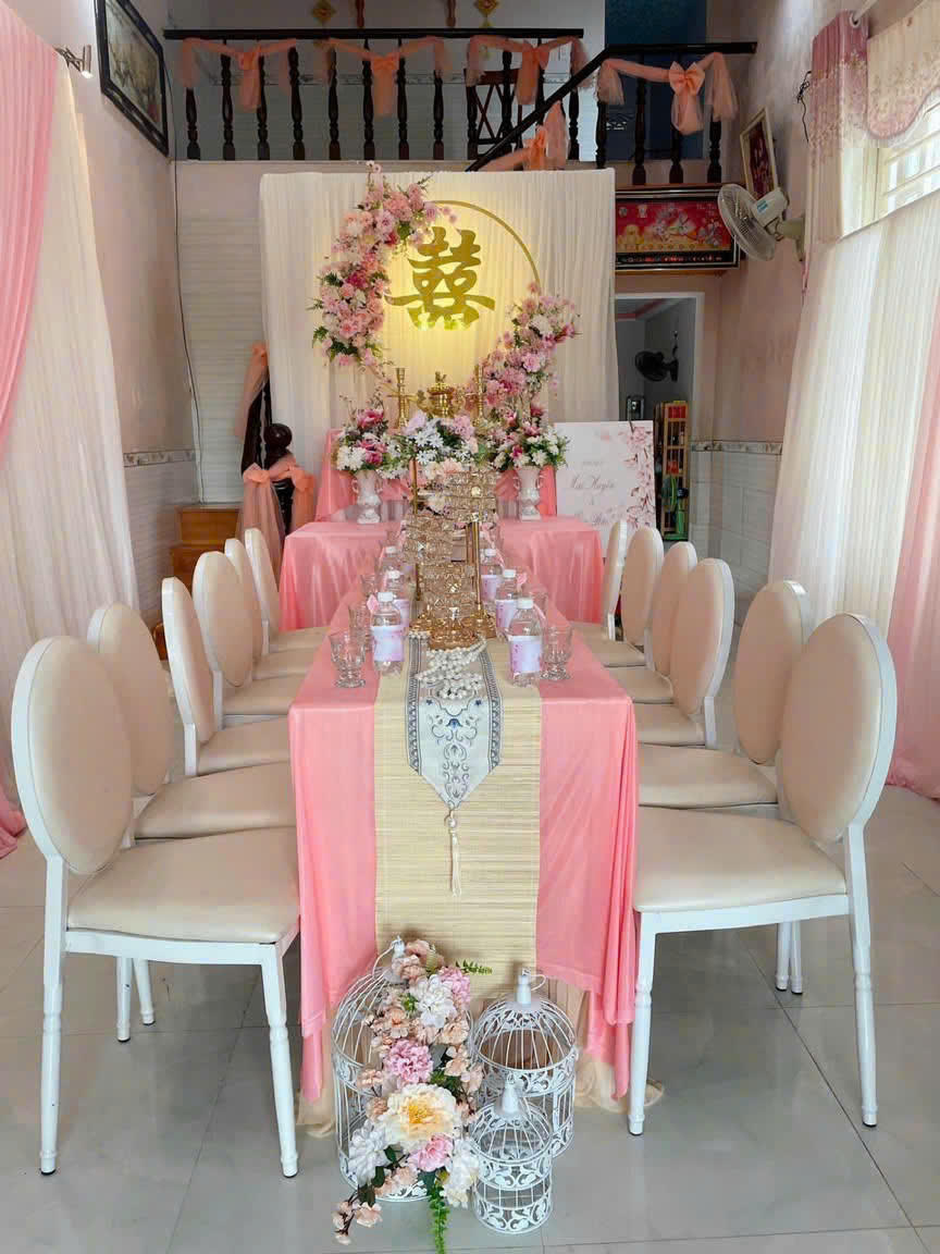 ghế gỗ nhà hàng khách sạn