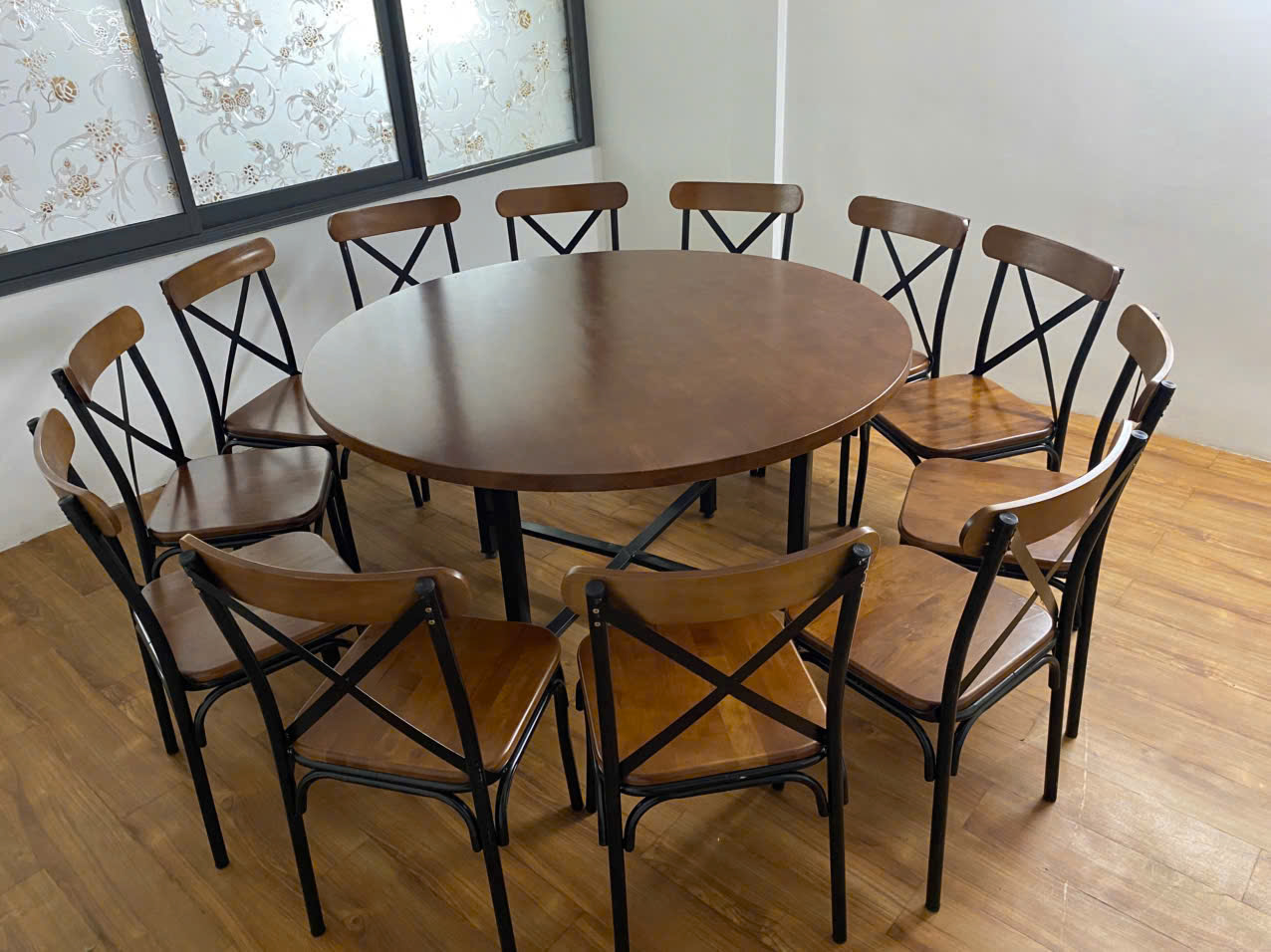 ghế gỗ nhà hàng khách sạn